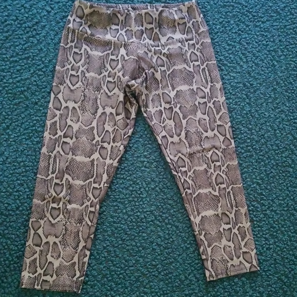 Onzie Capri Leggings